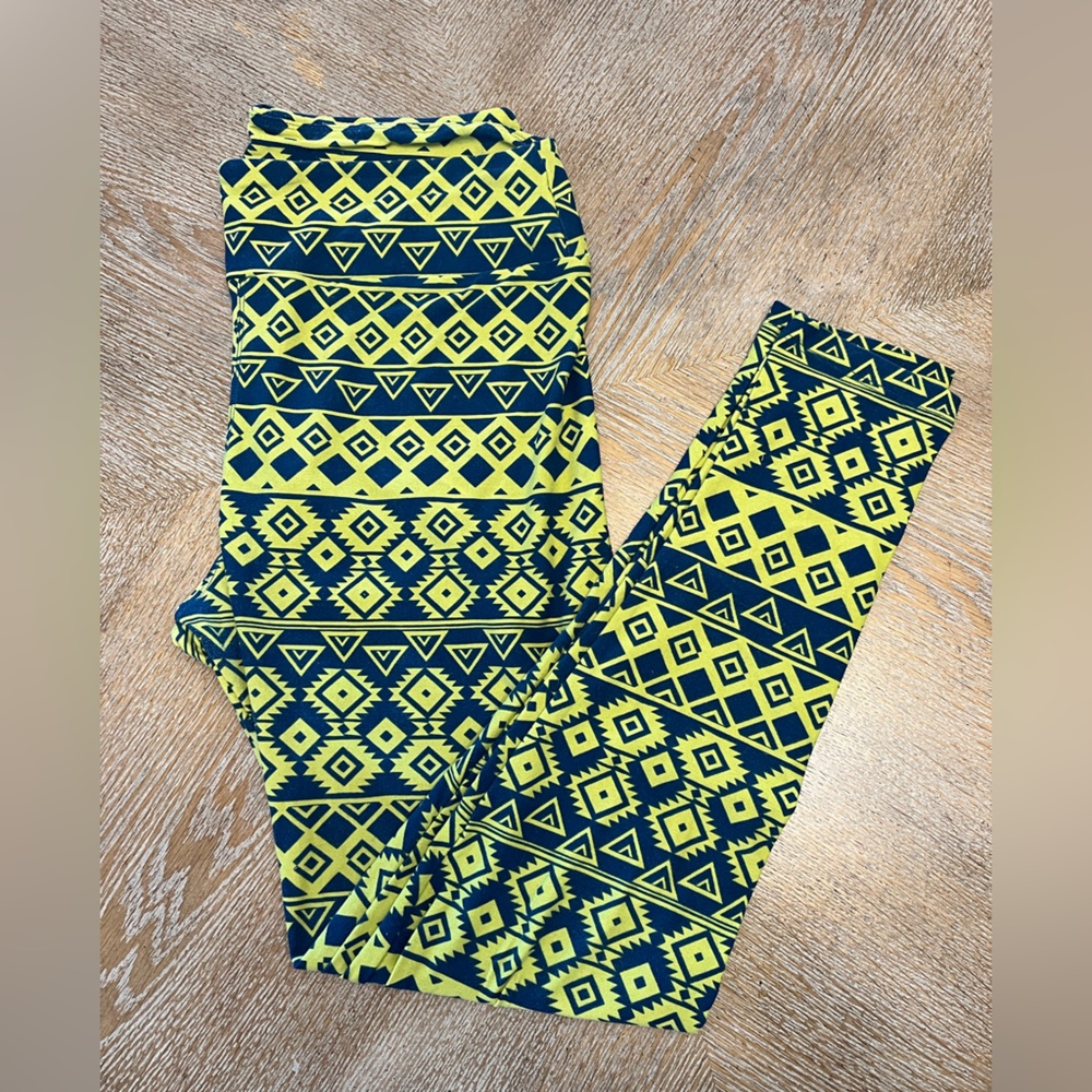 Lularoe Tall & Curvy leggings Blue/Green print waist 34” stretchy